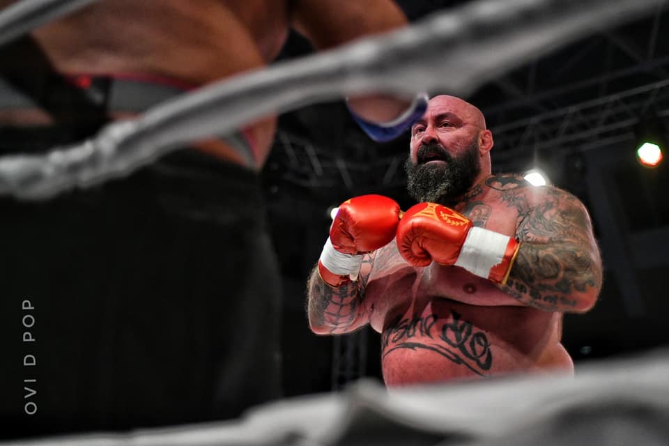 Sandu Lungu face spectacol in ring la Gala Colosseum Oradea