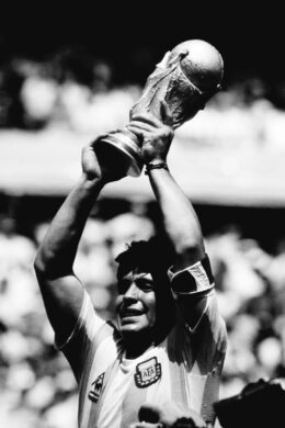 Ne-a părăsit pentru totodeauna, unicul Maradona!!!