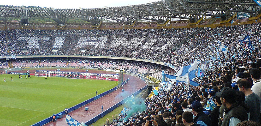 Stadionul din Napoli poartă numele lui Diego Armando Maradona
