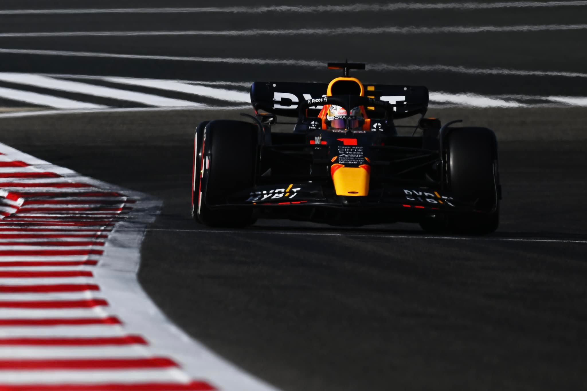 Max Verstappen se impune în etapa secundă din CM de Formula 1