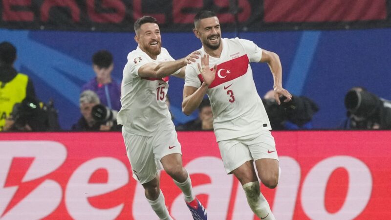 Și Turcia are probleme de lot pentru meciul cu noi